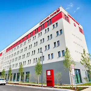 4* מלון Leonardo East